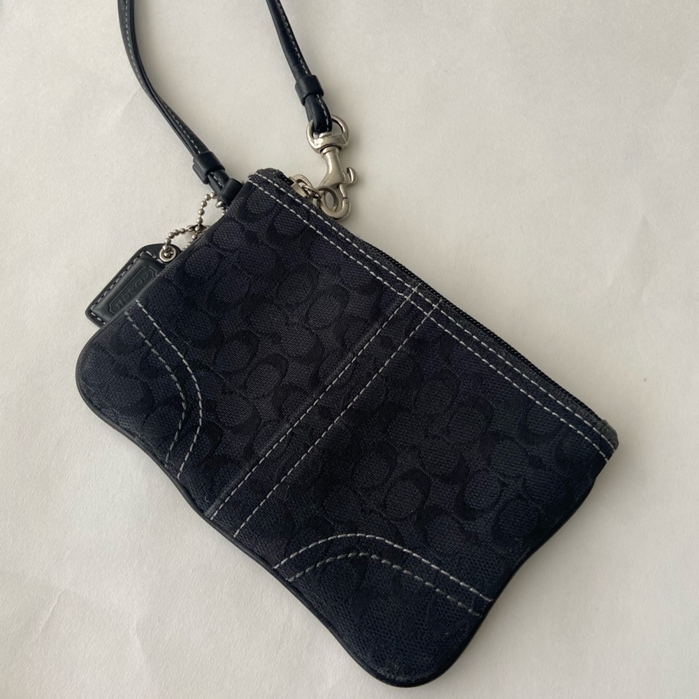 COACH | Black wristlet